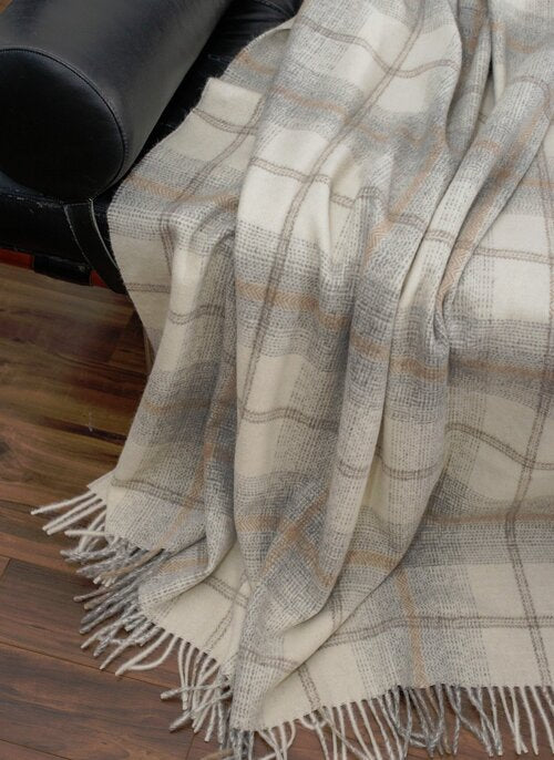 AWENDA THROW