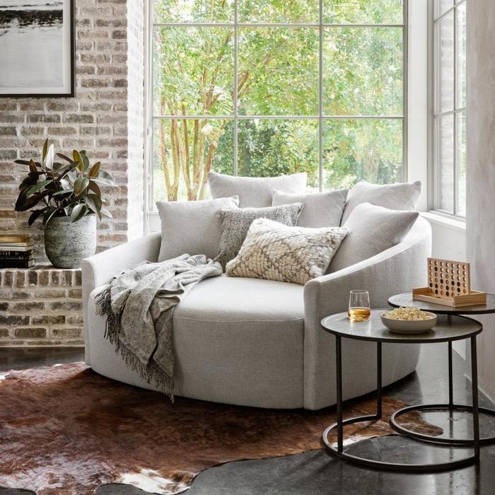 CHLOE MEDIA LOUNGER