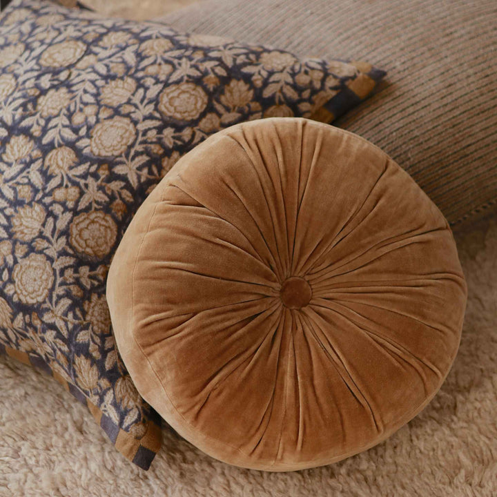 VELVET TUFT ROUND CUSHION, GOLD
