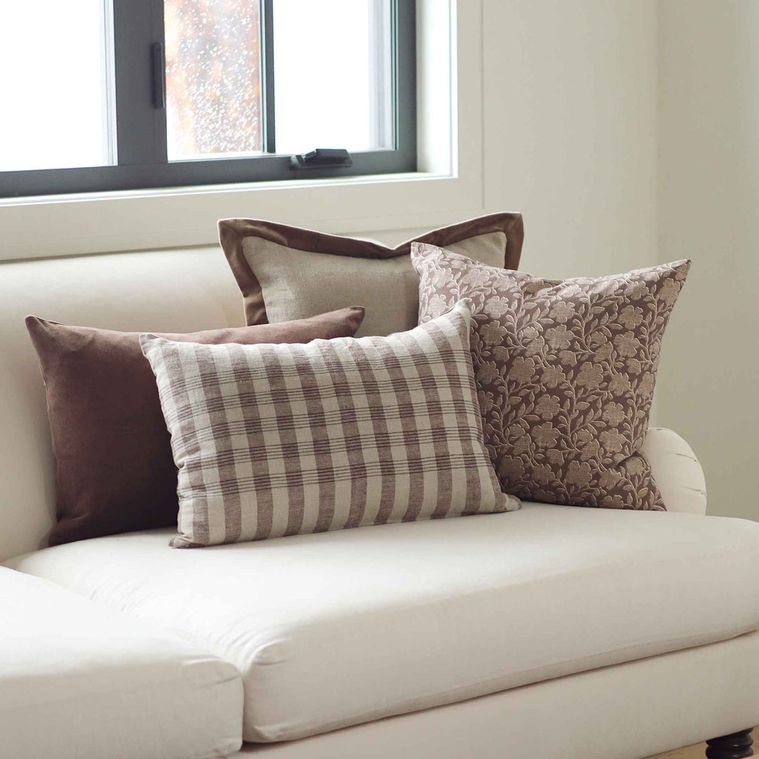 VELVET EDGE LINEN PILLOW, CHOCOLATE