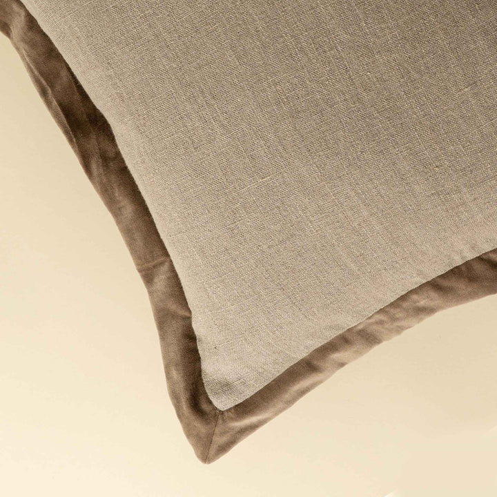 VELVET EDGE LINEN PILLOW, CHOCOLATE