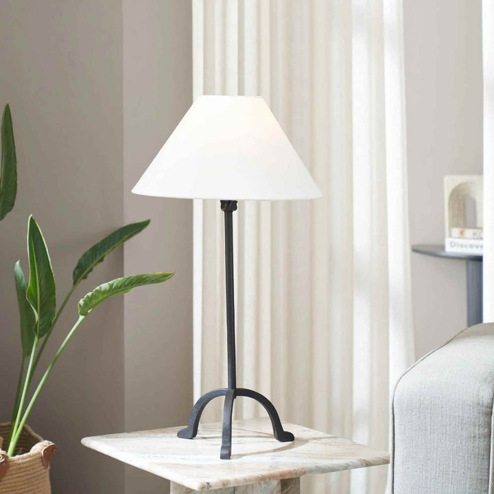 SAINT TABLE LAMP