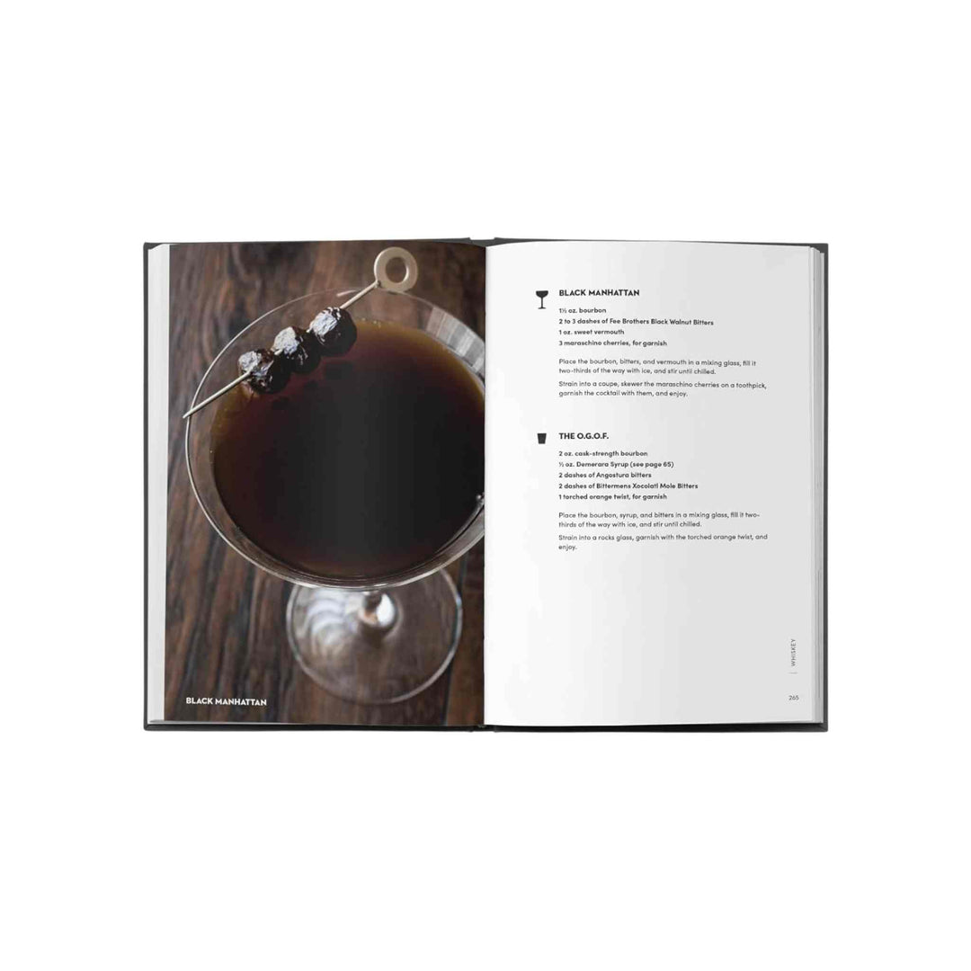 ESSENTIALS: COCKTAILS, OVER 500 CLASSIC RECIPES, BOOK