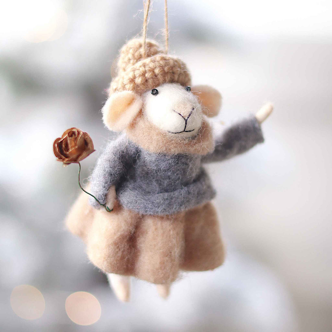 LOVELY LISA MOUSE ORNAMENT