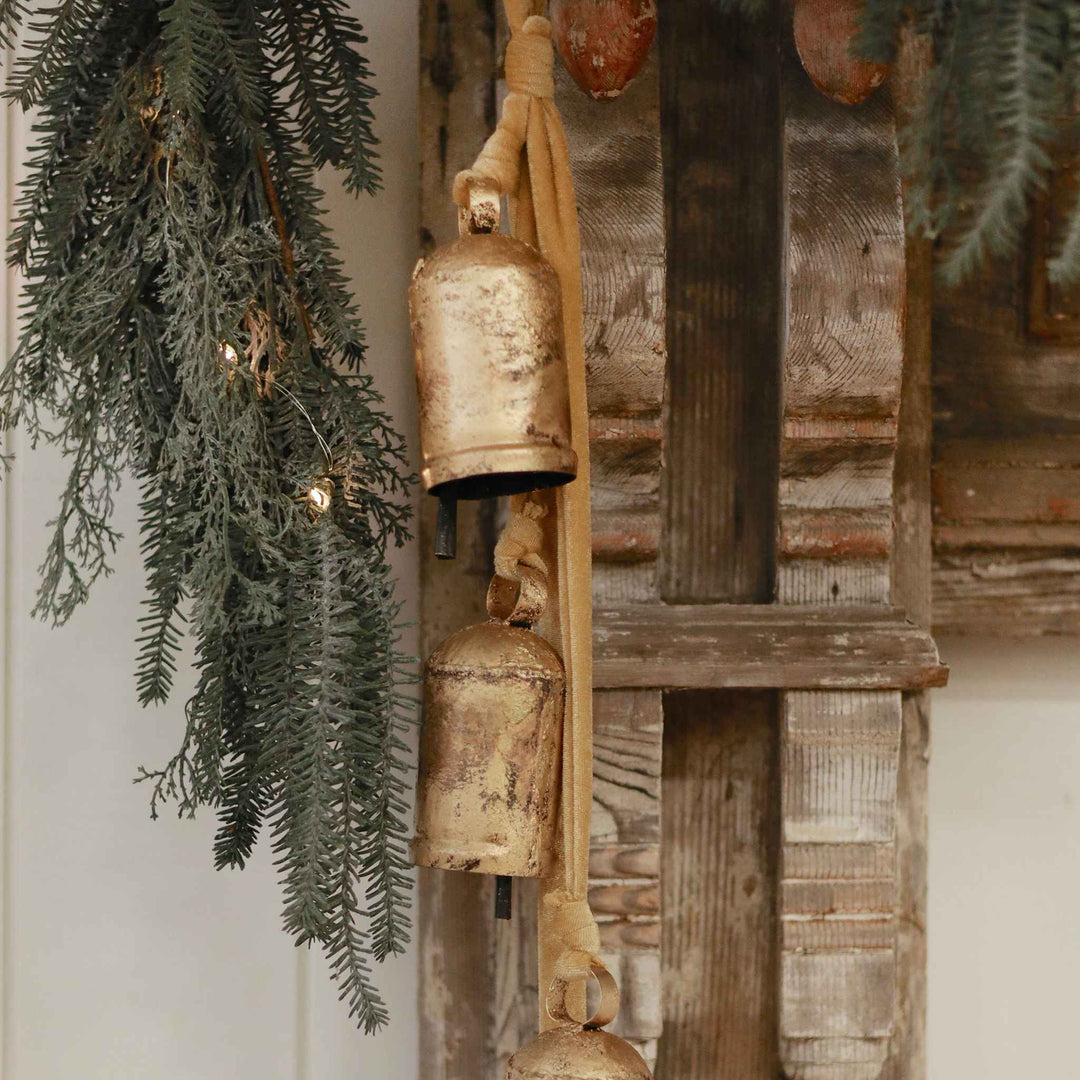 VINTAGE VELVET BELL CASCADE