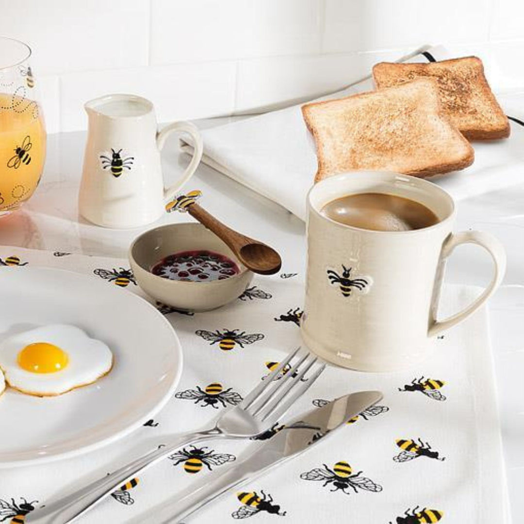 RIMMED MUG W/ BEE