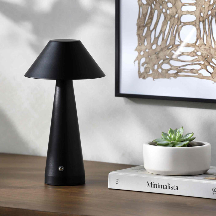 ANGLED ACCENT TABLE LAMP