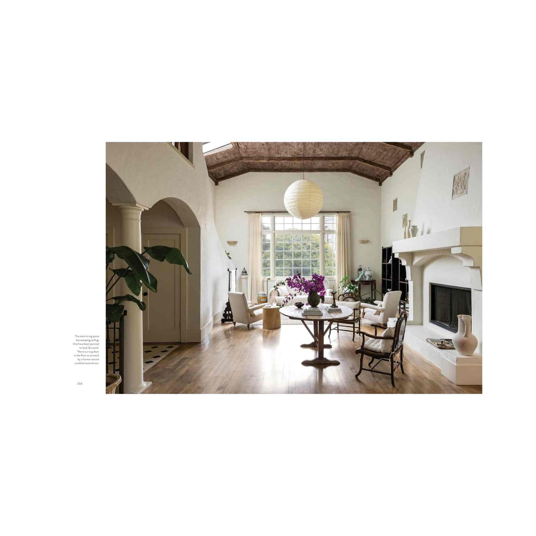 THE ESSENTIALS: THE ART OF INTERIOR DESIGN, BOOK