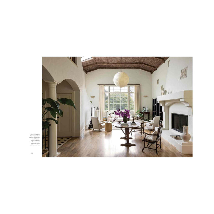 THE ESSENTIALS: THE ART OF INTERIOR DESIGN, BOOK