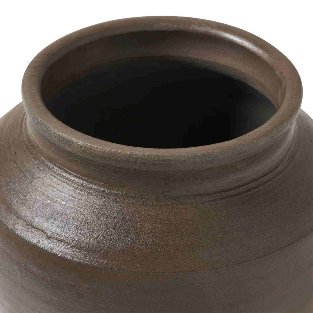 BANKS CLAY VASE