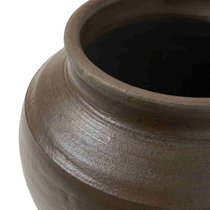 BANKS CLAY VASE