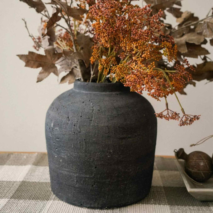 VANA VASE, BLACK