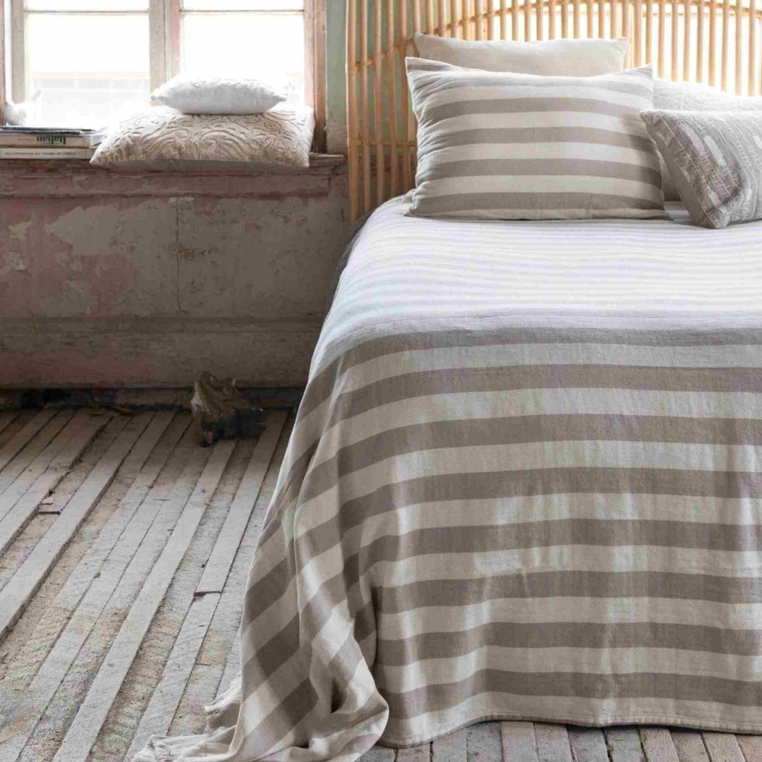 STRIPED DOUBLE CLOTH BEDDING SET, QUEEN